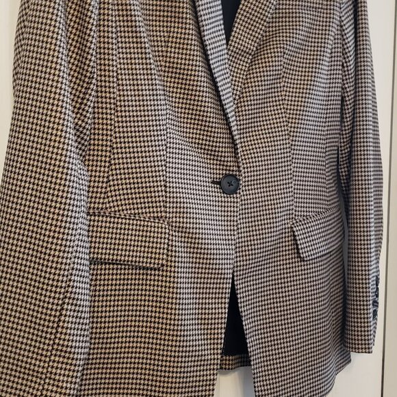 Blazer - Picture 5 of 11